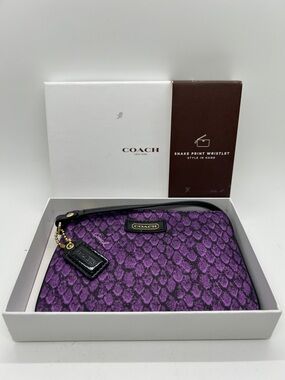 Coach NIB Purple Snake-Print Wristlet Clutch with Gold Accents 🥀🥀